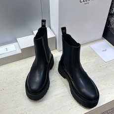 CELINE 2026秋冬新款切尔西机车女短靴 瑟琳字母logo五金扣厚底低跟圆头骑士靴材质:鞋面进口小 CELINE 2026秋冬新款切尔西机车女短靴 瑟琳字母logo五金扣厚底低跟圆头骑士靴材质:鞋面进口小