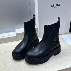 CELINE 2026秋冬新款切尔西机车女短靴 瑟琳字母logo五金扣厚底低跟圆头骑士靴材质:鞋面进口小 CELINE 2026秋冬新款切尔西机车女短靴 瑟琳字母logo五金扣厚底低跟圆头骑士靴材质:鞋面进口小