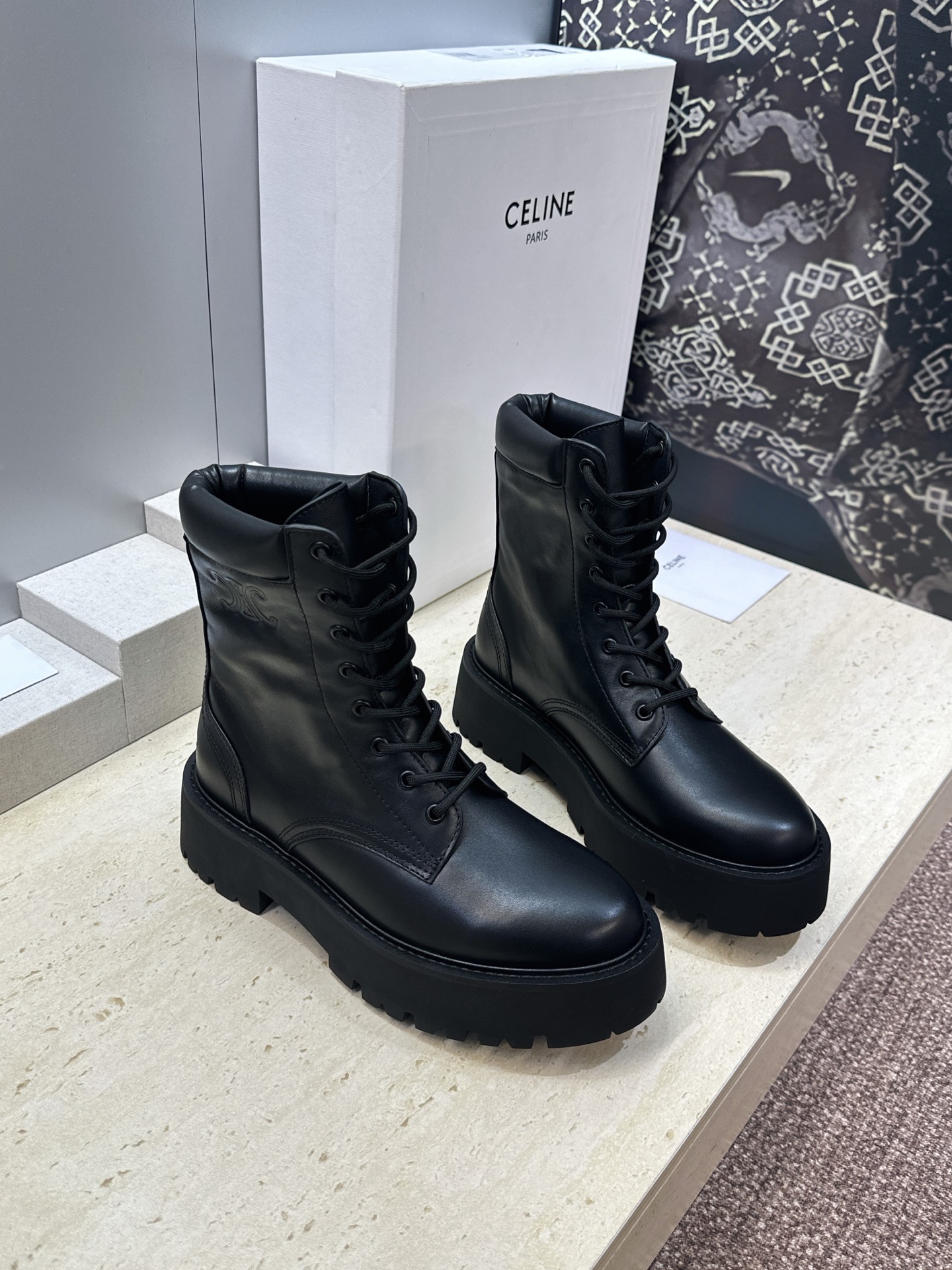 CELINE 2026秋冬新款系带机车女短靴 瑟琳字母logo厚底低跟圆头骑士登山靴材质:鞋面定制进口小