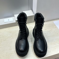 CELINE 2026秋冬新款系带机车女短靴 瑟琳字母logo厚底低跟圆头骑士登山靴材质:鞋面定制进口小 CELINE 2026秋冬新款系带机车女短靴 瑟琳字母logo厚底低跟圆头骑士登山靴材质:鞋面定制进口小