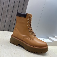 CELINE 2026秋冬新款系带机车女短靴 瑟琳字母logo厚底低跟圆头骑士登山靴材质:鞋面定制进口小 CELINE 2026秋冬新款系带机车女短靴 瑟琳字母logo厚底低跟圆头骑士登山靴材质:鞋面定制进口小