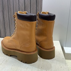 CELINE 2026秋冬新款系带机车女短靴 瑟琳字母logo厚底低跟圆头骑士登山靴材质:鞋面定制进口小 CELINE 2026秋冬新款系带机车女短靴 瑟琳字母logo厚底低跟圆头骑士登山靴材质:鞋面定制进口小