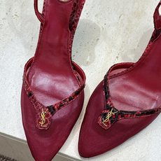 SAINT LAURENT PARIS 圣罗兰2026春夏新款高跟尖头女鞋 YSL字母logo明星同款 SAINT LAURENT PARIS 圣罗兰2026春夏新款高跟尖头女鞋 YSL字母logo明星同款