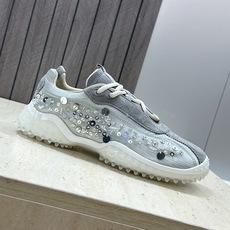 (配全套飞机盒)Miumiu 2026春夏新款时尚串珠拼色休闲女鞋 缪缪字母logo水钻五金扣厚底方头系 (配全套飞机盒)Miumiu 2026春夏新款时尚串珠拼色休闲女鞋 缪缪字母logo水钻五金扣厚底方头系