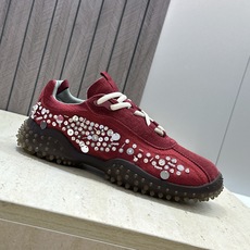 (配全套飞机盒)Miumiu 2026春夏新款时尚串珠拼色休闲女鞋 缪缪字母logo水钻五金扣厚底方头系 (配全套飞机盒)Miumiu 2026春夏新款时尚串珠拼色休闲女鞋 缪缪字母logo水钻五金扣厚底方头系