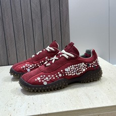 (配全套飞机盒)Miumiu 2026春夏新款时尚串珠拼色休闲女鞋 缪缪字母logo水钻五金扣厚底方头系 (配全套飞机盒)Miumiu 2026春夏新款时尚串珠拼色休闲女鞋 缪缪字母logo水钻五金扣厚底方头系