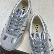 迪奥 Dior 2026春夏新款Ribbon系带休闲帆布运动小白鞋 CD字母logo织带平底圆头拼色阿甘 迪奥 Dior 2026春夏新款Ribbon系带休闲帆布运动小白鞋 CD字母logo织带平底圆头拼色阿甘