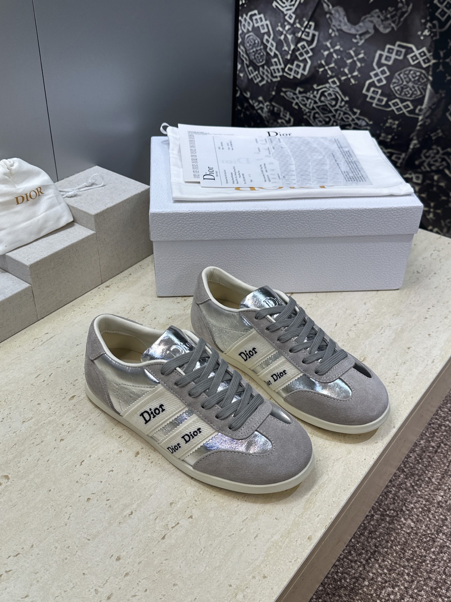 迪奥 Dior 2026春夏新款Ribbon系带休闲帆布运动小白鞋 CD字母logo织带平底圆头拼色阿甘