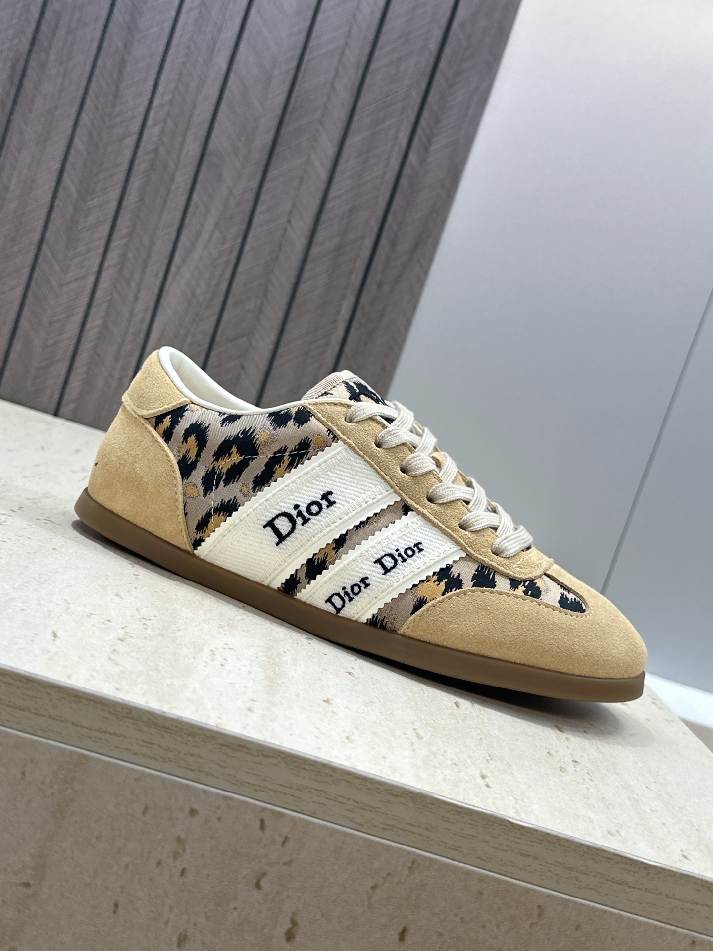 迪奥 Dior 2026春夏新款Ribbon系带休闲帆布运动小白鞋 CD字母logo织带平底圆头拼色阿甘