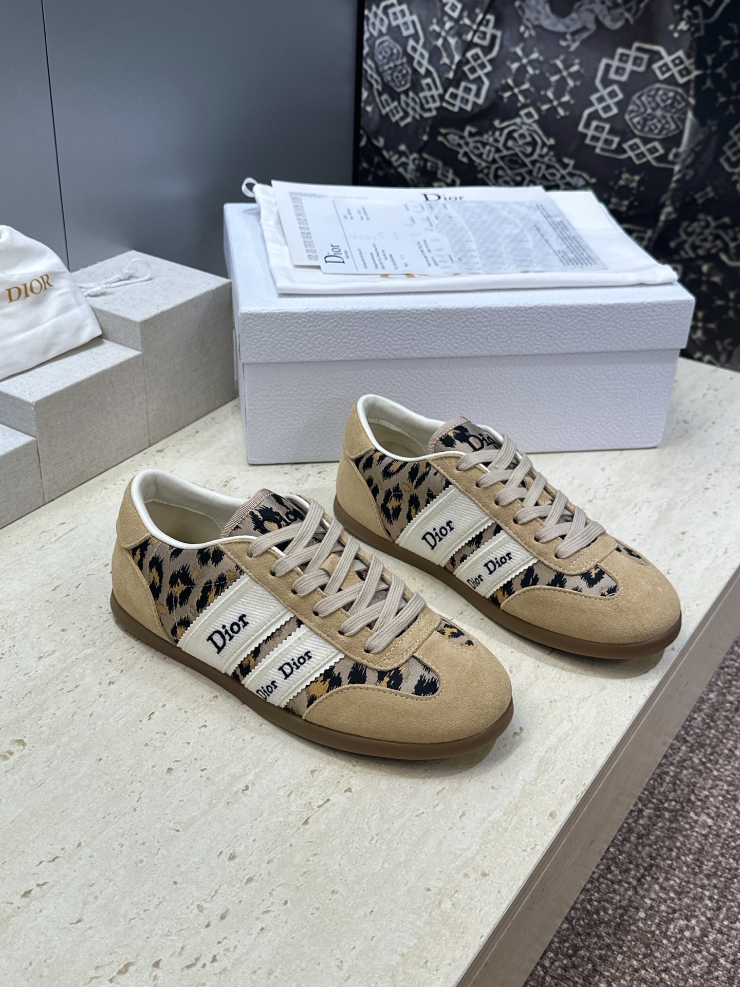 迪奥 Dior 2026春夏新款Ribbon系带休闲帆布运动小白鞋 CD字母logo织带平底圆头拼色阿甘