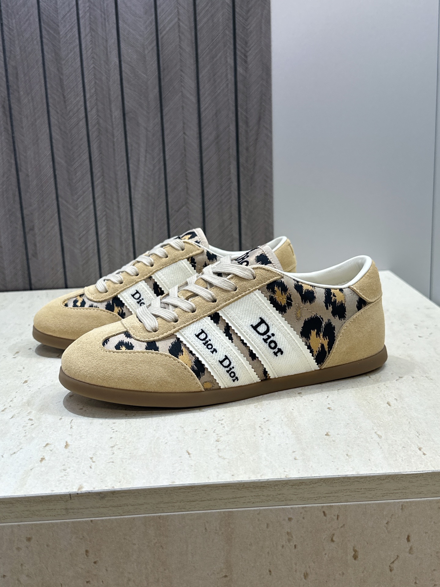 迪奥 Dior 2026春夏新款Ribbon系带休闲帆布运动小白鞋 CD字母logo织带平底圆头拼色阿甘