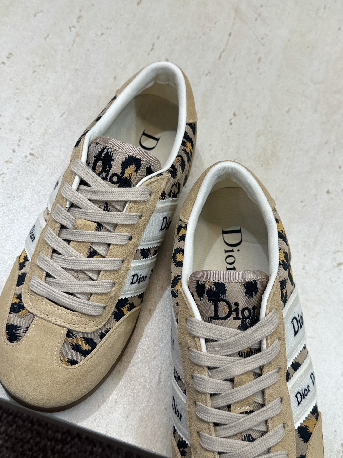 迪奥 Dior 2026春夏新款Ribbon系带休闲帆布运动小白鞋 CD字母logo织带平底圆头拼色阿甘