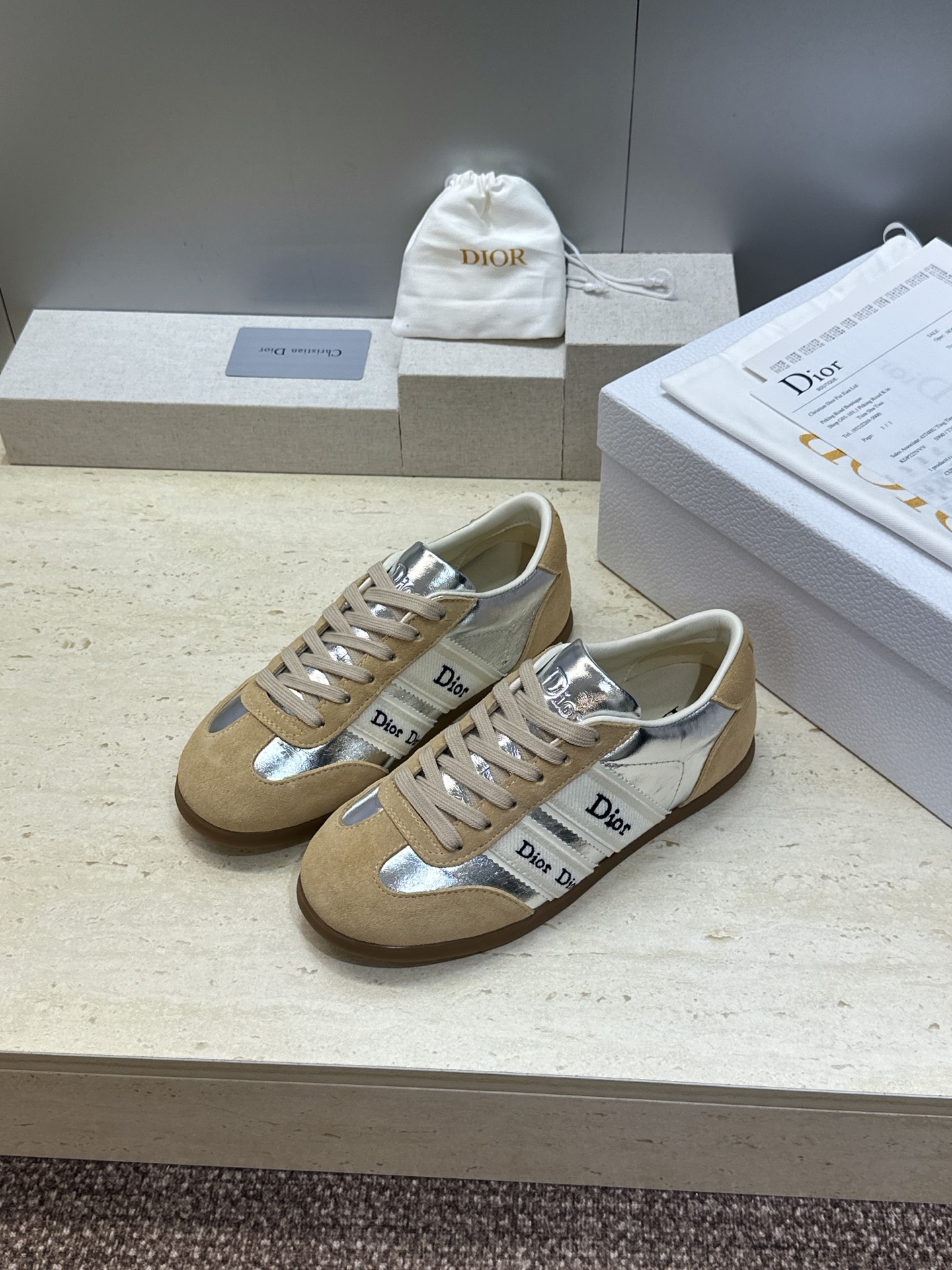 迪奥 Dior 2026春夏新款Ribbon系带休闲帆布运动小白鞋 CD字母logo织带平底圆头拼色阿甘