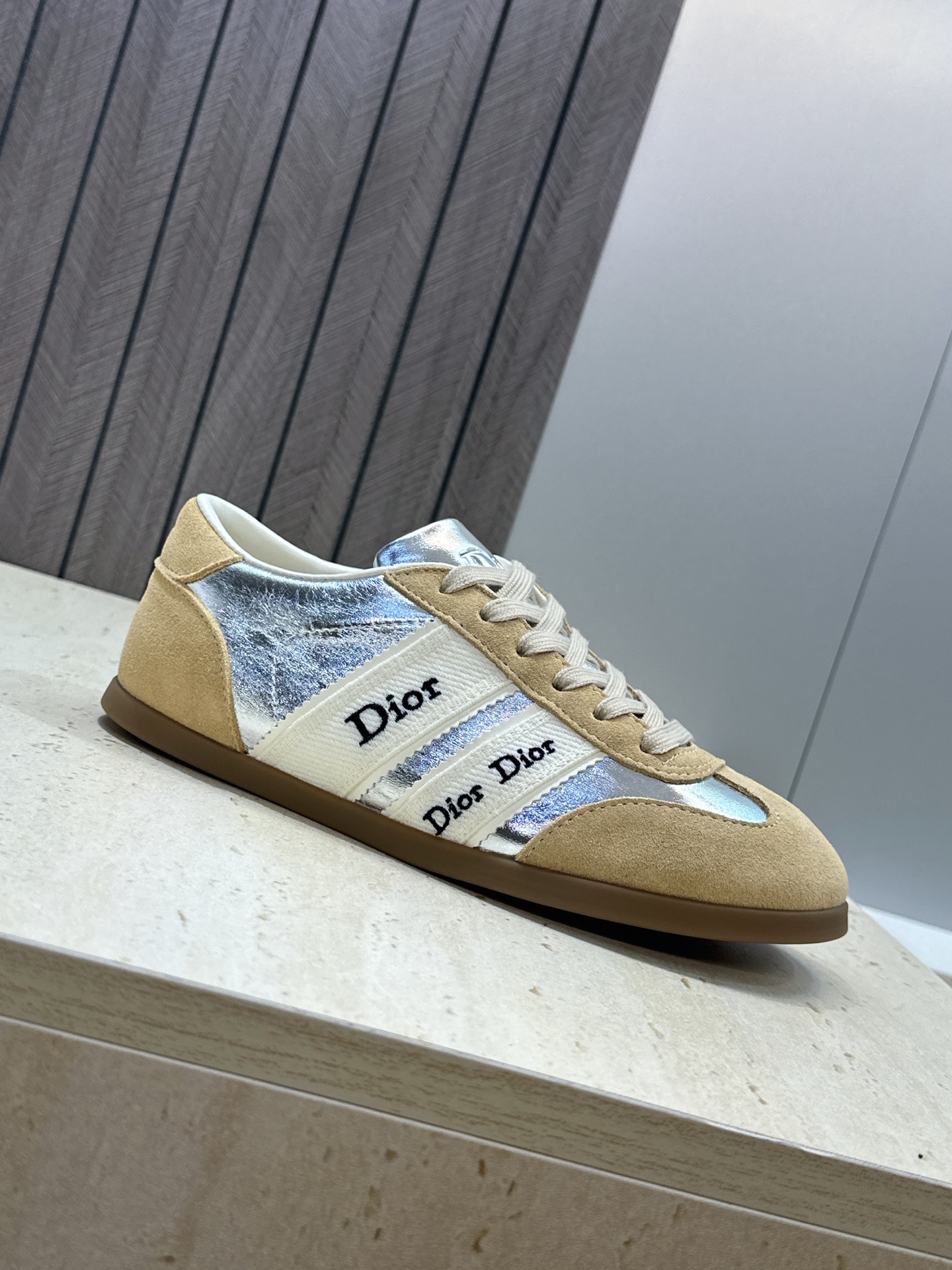 迪奥 Dior 2026春夏新款Ribbon系带休闲帆布运动小白鞋 CD字母logo织带平底圆头拼色阿甘