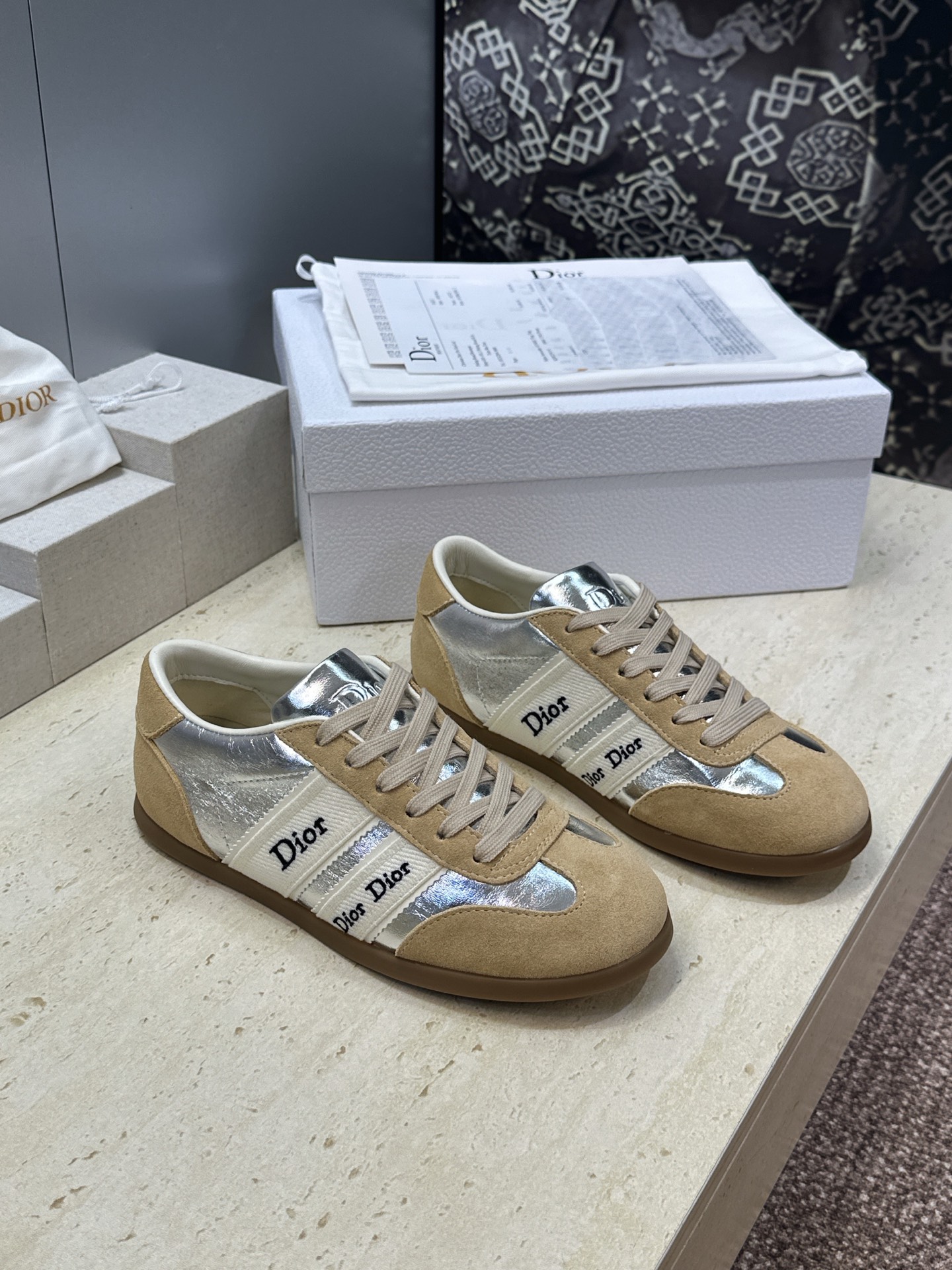 迪奥 Dior 2026春夏新款Ribbon系带休闲帆布运动小白鞋 CD字母logo织带平底圆头拼色阿甘