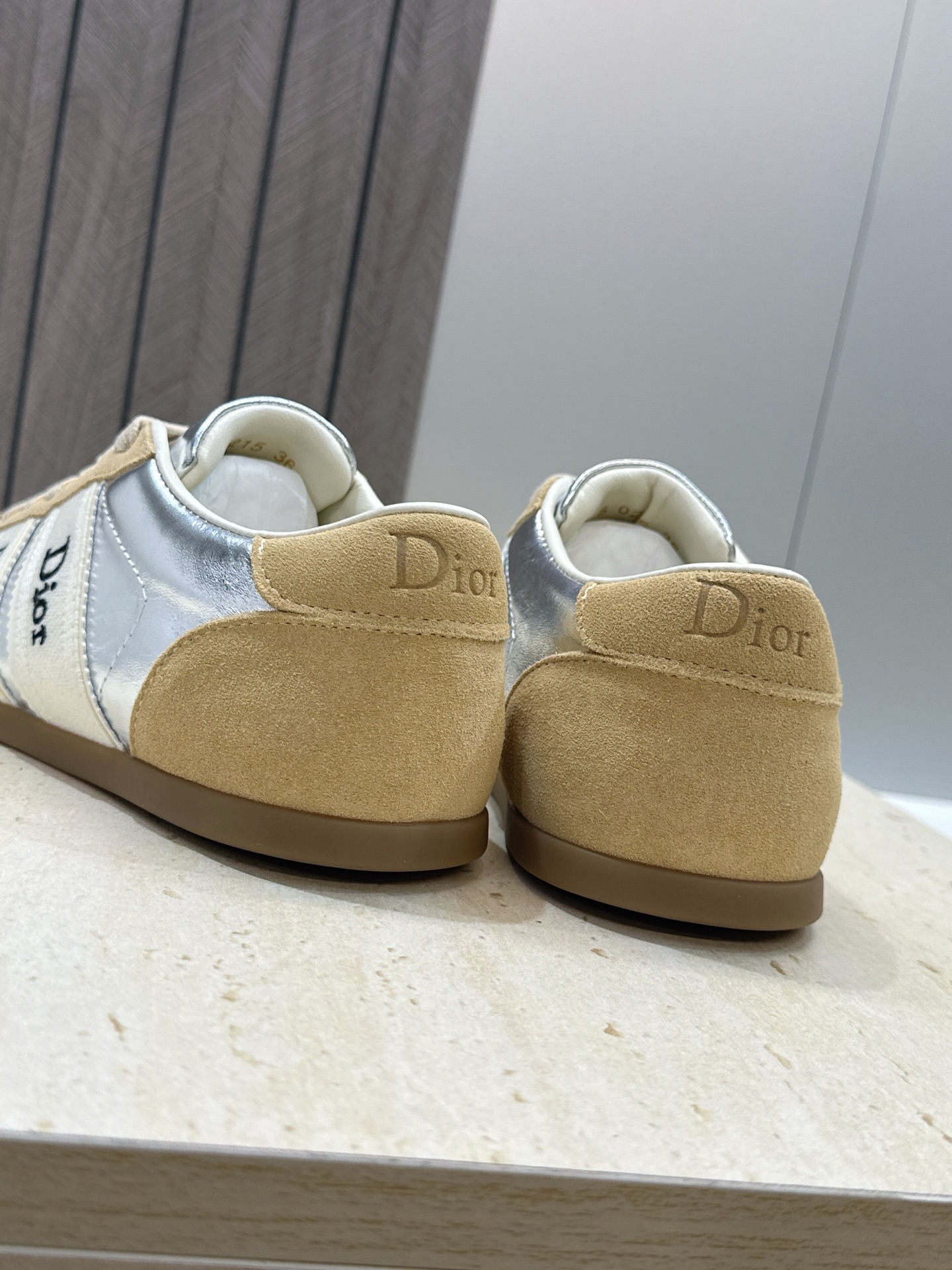迪奥 Dior 2026春夏新款Ribbon系带休闲帆布运动小白鞋 CD字母logo织带平底圆头拼色阿甘