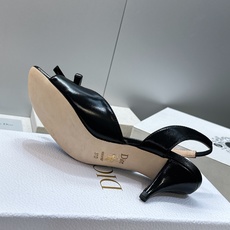 顶级版 迪奥 Dior 2026早春走秀新款系列蝴蝶结果冻色女鞋 CD字母logo弧形鞋头低跟露趾后空拼 顶级版 迪奥 Dior 2026早春走秀新款系列蝴蝶结果冻色女鞋 CD字母logo弧形鞋头低跟露趾后空拼