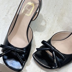 顶级版 迪奥 Dior 2026早春走秀新款系列蝴蝶结果冻色女鞋 CD字母logo弧形鞋头低跟露趾后空拼 顶级版 迪奥 Dior 2026早春走秀新款系列蝴蝶结果冻色女鞋 CD字母logo弧形鞋头低跟露趾后空拼