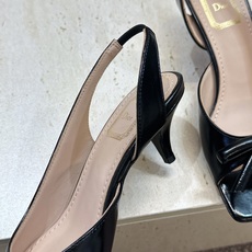 顶级版 迪奥 Dior 2026早春走秀新款系列蝴蝶结果冻色女鞋 CD字母logo弧形鞋头低跟露趾后空拼 顶级版 迪奥 Dior 2026早春走秀新款系列蝴蝶结果冻色女鞋 CD字母logo弧形鞋头低跟露趾后空拼