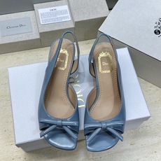 顶级版 迪奥 Dior 2026早春走秀新款系列蝴蝶结果冻色女鞋 CD字母logo弧形鞋头低跟露趾后空拼 顶级版 迪奥 Dior 2026早春走秀新款系列蝴蝶结果冻色女鞋 CD字母logo弧形鞋头低跟露趾后空拼