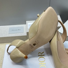 顶级版 迪奥 Dior 2026早春走秀新款系列蝴蝶结果冻色女鞋 CD字母logo弧形鞋头低跟露趾后空拼 顶级版 迪奥 Dior 2026早春走秀新款系列蝴蝶结果冻色女鞋 CD字母logo弧形鞋头低跟露趾后空拼