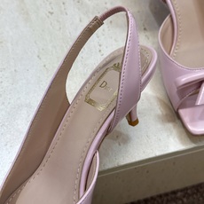 顶级版 迪奥 Dior 2026早春走秀新款系列蝴蝶结果冻色女鞋 CD字母logo弧形鞋头低跟露趾后空拼 顶级版 迪奥 Dior 2026早春走秀新款系列蝴蝶结果冻色女鞋 CD字母logo弧形鞋头低跟露趾后空拼