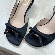 顶级版 迪奥 Dior 2026早春走秀新款系列蝴蝶结果冻色女鞋 CD字母logo弧形鞋头低跟露趾后空拼 顶级版 迪奥 Dior 2026早春走秀新款系列蝴蝶结果冻色女鞋 CD字母logo弧形鞋头低跟露趾后空拼