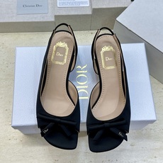 顶级版 迪奥 Dior 2026早春走秀新款系列蝴蝶结果冻色女鞋 CD字母logo弧形鞋头低跟露趾后空拼 顶级版 迪奥 Dior 2026早春走秀新款系列蝴蝶结果冻色女鞋 CD字母logo弧形鞋头低跟露趾后空拼