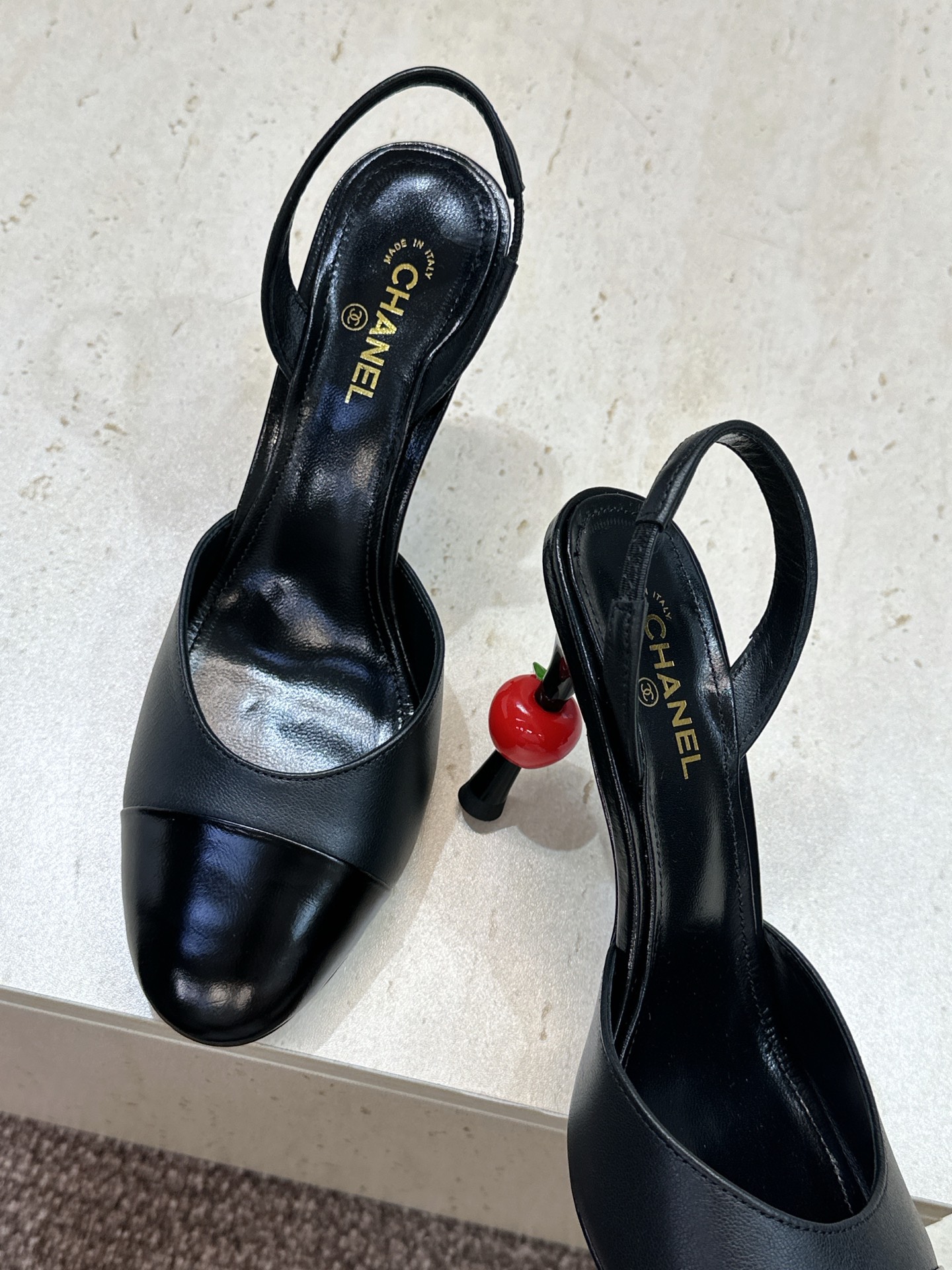 CHANEL 香奈儿2026早春新款果冻色高跟女鞋 小香双C字母logo五金扣樱桃跟方头拼色百搭后空凉鞋 材质:鞋面进 CHANEL 香奈儿2026早春新款果冻色高跟女鞋 小香双C字母logo五金扣樱桃跟方头拼色百搭后空凉鞋 材质:鞋面进