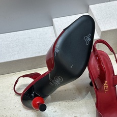 CHANEL 香奈儿2026早春新款果冻色高跟女鞋 小香双C字母logo五金扣樱桃跟方头拼色百搭后空凉鞋 材质:鞋面进 CHANEL 香奈儿2026早春新款果冻色高跟女鞋 小香双C字母logo五金扣樱桃跟方头拼色百搭后空凉鞋 材质:鞋面进