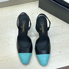 CHANEL 香奈儿2026早春新款果冻色高跟女鞋 小香双C字母logo五金扣樱桃跟方头拼色百搭后空凉鞋 材质:鞋面进 CHANEL 香奈儿2026早春新款果冻色高跟女鞋 小香双C字母logo五金扣樱桃跟方头拼色百搭后空凉鞋 材质:鞋面进
