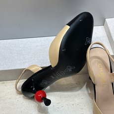 CHANEL 香奈儿2026早春新款果冻色高跟女鞋 小香双C字母logo五金扣樱桃跟方头拼色百搭后空凉鞋 材质:鞋面进 CHANEL 香奈儿2026早春新款果冻色高跟女鞋 小香双C字母logo五金扣樱桃跟方头拼色百搭后空凉鞋 材质:鞋面进