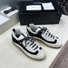 CHANEL 香奈儿2026春夏新款系带阿甘休闲徳训女鞋 小香双C字母logo圆头拼色运动跑鞋 材质:鞋面进口小牛皮/进 CHANEL 香奈儿2026春夏新款系带阿甘休闲徳训女鞋 小香双C字母logo圆头拼色运动跑鞋 材质:鞋面进口小牛皮/进