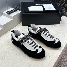 CHANEL 香奈儿2026春夏新款系带阿甘休闲徳训女鞋 小香双C字母logo圆头拼色运动跑鞋 材质:鞋面进口小牛皮/进 CHANEL 香奈儿2026春夏新款系带阿甘休闲徳训女鞋 小香双C字母logo圆头拼色运动跑鞋 材质:鞋面进口小牛皮/进