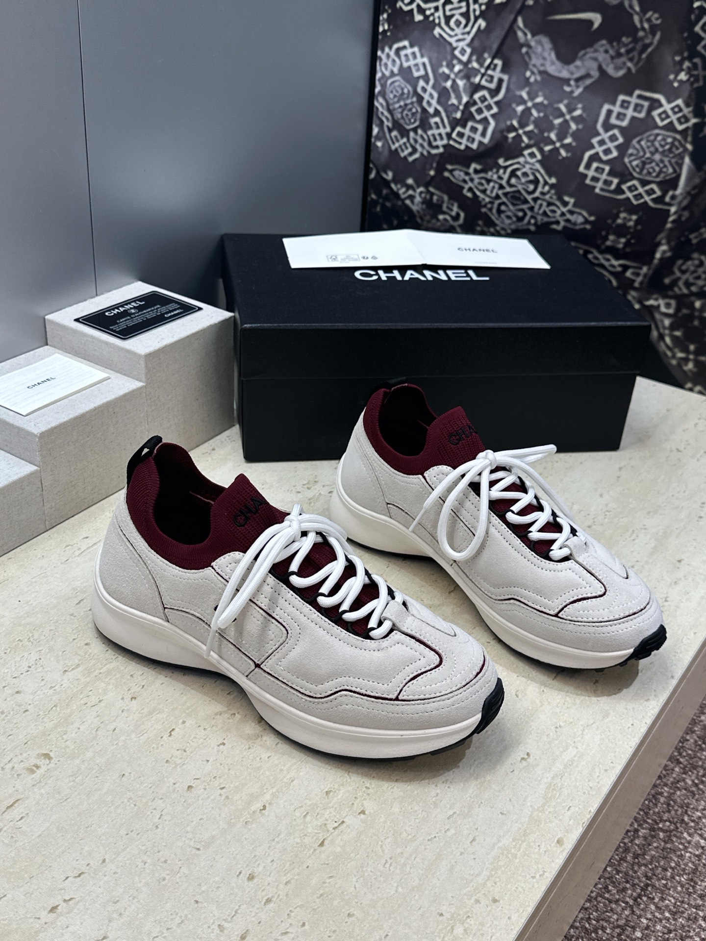CHANEL 香奈儿2026春夏情侣新款系带阿甘休闲跑鞋男士+10  小香双C字母logo厚底圆头拼色运动老爹鞋 材质: