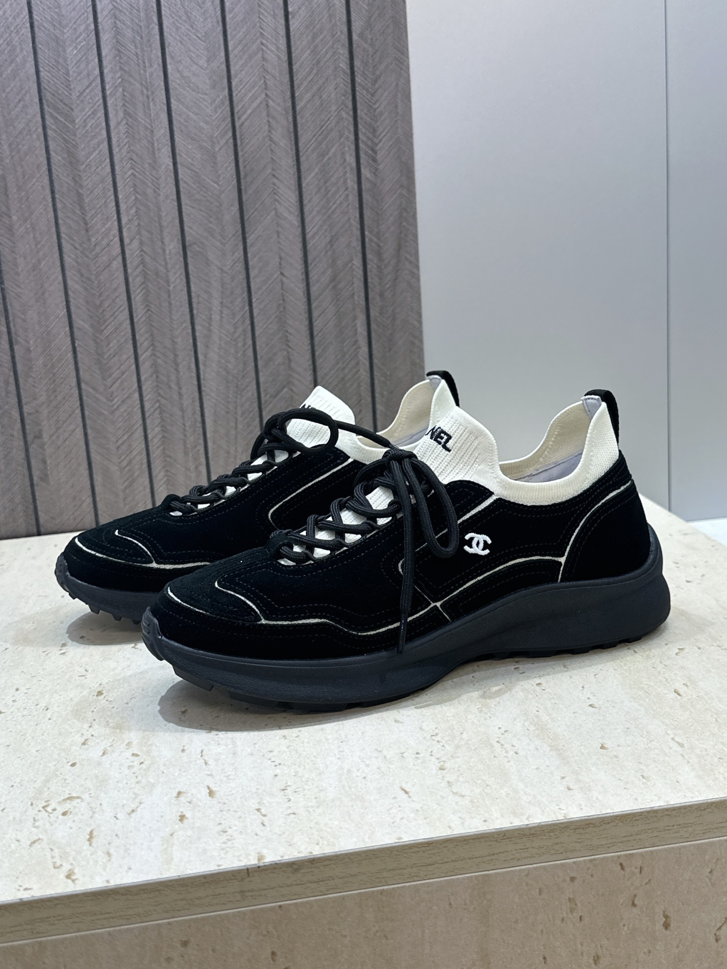 CHANEL 香奈儿2026春夏情侣新款系带阿甘休闲跑鞋男士+10 小香双C字母logo厚底圆头拼色运动老爹鞋 材质: CHANEL 香奈儿2026春夏情侣新款系带阿甘休闲跑鞋男士+10 小香双C字母logo厚底圆头拼色运动老爹鞋 材质: