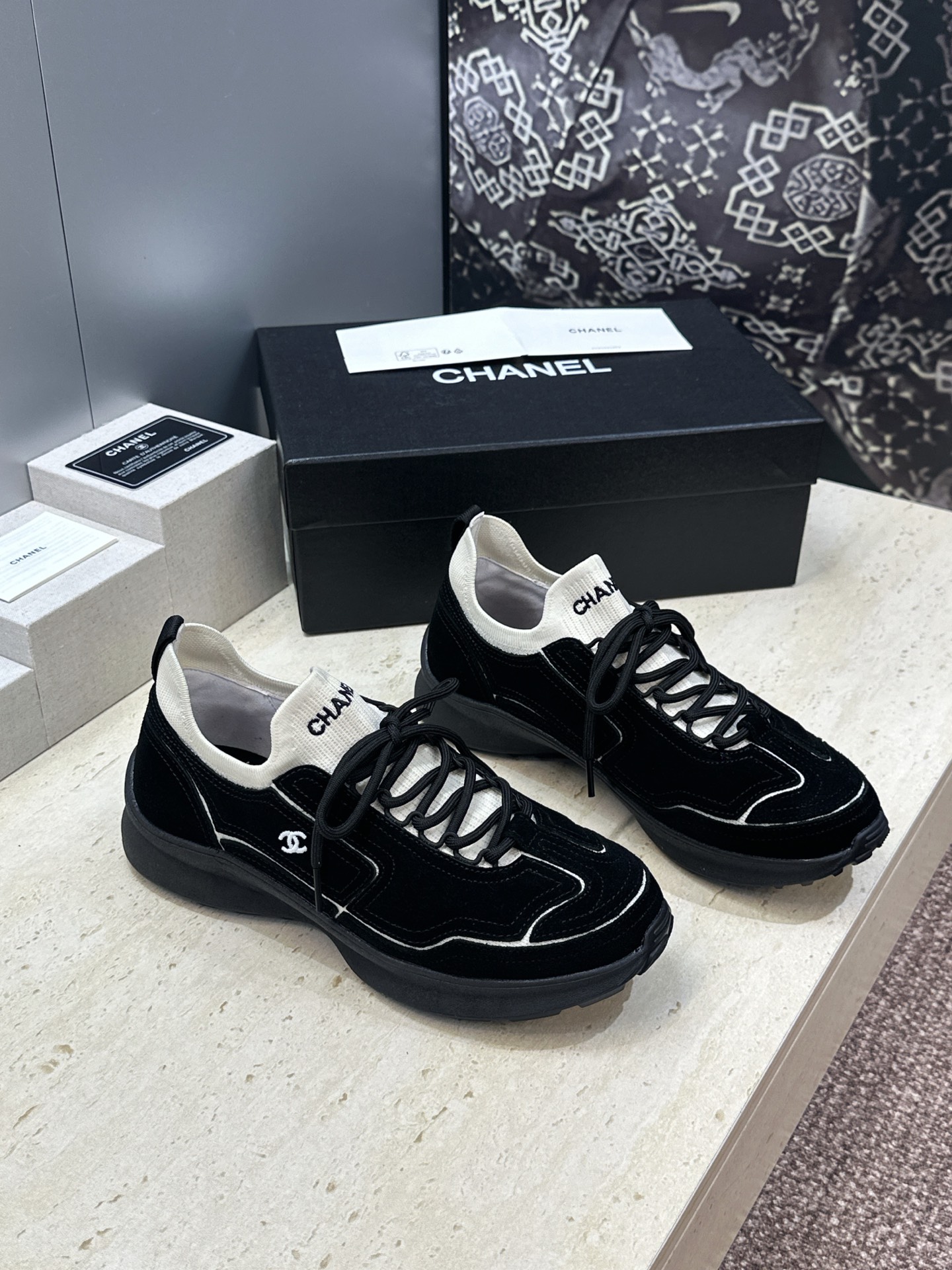 CHANEL 香奈儿2026春夏情侣新款系带阿甘休闲跑鞋男士+10  小香双C字母logo厚底圆头拼色运动老爹鞋 材质: