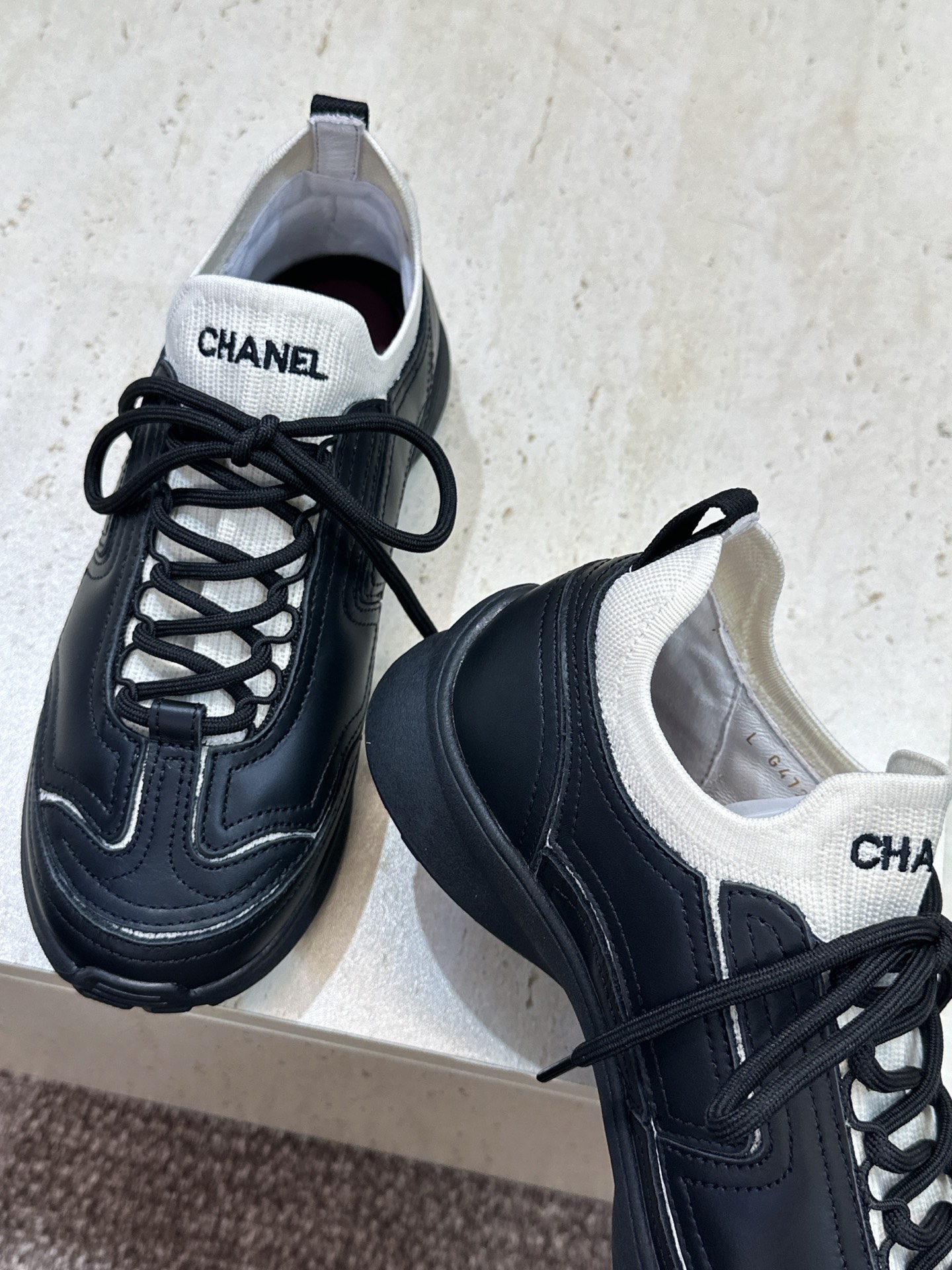 CHANEL 香奈儿2026春夏情侣新款系带阿甘休闲跑鞋男士+10  小香双C字母logo厚底圆头拼色运动老爹鞋 材质:
