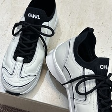 CHANEL 香奈儿2026春夏情侣新款系带阿甘休闲跑鞋男士+10 小香双C字母logo厚底圆头拼色运动老爹鞋 材质: CHANEL 香奈儿2026春夏情侣新款系带阿甘休闲跑鞋男士+10 小香双C字母logo厚底圆头拼色运动老爹鞋 材质: