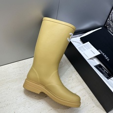 CHANEL 香奈儿春秋经典款时尚果冻色高筒女雨靴 小香双C字母logo厚底圆头低跟一脚蹬拼色机车骑士长靴 材质:鞋 CHANEL 香奈儿春秋经典款时尚果冻色高筒女雨靴 小香双C字母logo厚底圆头低跟一脚蹬拼色机车骑士长靴 材质:鞋