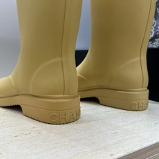CHANEL 香奈儿春秋经典款时尚果冻色高筒女雨靴 小香双C字母logo厚底圆头低跟一脚蹬拼色机车骑士长靴 材质:鞋 CHANEL 香奈儿春秋经典款时尚果冻色高筒女雨靴 小香双C字母logo厚底圆头低跟一脚蹬拼色机车骑士长靴 材质:鞋