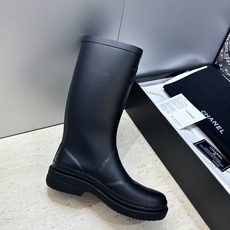 CHANEL 香奈儿春秋经典款时尚果冻色高筒女雨靴 小香双C字母logo厚底圆头低跟一脚蹬拼色机车骑士长靴 材质:鞋 CHANEL 香奈儿春秋经典款时尚果冻色高筒女雨靴 小香双C字母logo厚底圆头低跟一脚蹬拼色机车骑士长靴 材质:鞋