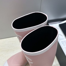 CHANEL 香奈儿春秋经典款时尚果冻色高筒女雨靴 小香双C字母logo厚底圆头低跟一脚蹬拼色机车骑士长靴 材质:鞋 CHANEL 香奈儿春秋经典款时尚果冻色高筒女雨靴 小香双C字母logo厚底圆头低跟一脚蹬拼色机车骑士长靴 材质:鞋