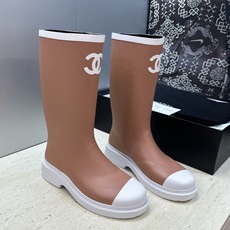CHANEL 香奈儿春秋经典款时尚果冻色高筒女雨靴 小香双C字母logo厚底圆头低跟一脚蹬拼色机车骑士长靴 材质:鞋 CHANEL 香奈儿春秋经典款时尚果冻色高筒女雨靴 小香双C字母logo厚底圆头低跟一脚蹬拼色机车骑士长靴 材质:鞋