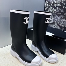 CHANEL 香奈儿春秋经典款时尚果冻色高筒女雨靴 小香双C字母logo厚底圆头低跟一脚蹬拼色机车骑士长靴 材质:鞋 CHANEL 香奈儿春秋经典款时尚果冻色高筒女雨靴 小香双C字母logo厚底圆头低跟一脚蹬拼色机车骑士长靴 材质:鞋