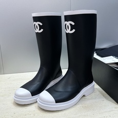 CHANEL 香奈儿春秋经典款时尚果冻色高筒女雨靴 小香双C字母logo厚底圆头低跟一脚蹬拼色机车骑士长靴 材质:鞋 CHANEL 香奈儿春秋经典款时尚果冻色高筒女雨靴 小香双C字母logo厚底圆头低跟一脚蹬拼色机车骑士长靴 材质:鞋