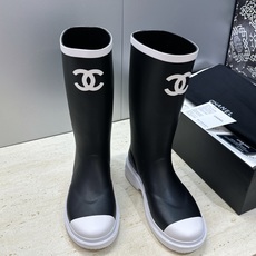 CHANEL 香奈儿春秋经典款时尚果冻色高筒女雨靴 小香双C字母logo厚底圆头低跟一脚蹬拼色机车骑士长靴 材质:鞋 CHANEL 香奈儿春秋经典款时尚果冻色高筒女雨靴 小香双C字母logo厚底圆头低跟一脚蹬拼色机车骑士长靴 材质:鞋