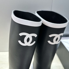 CHANEL 香奈儿春秋经典款时尚果冻色高筒女雨靴 小香双C字母logo厚底圆头低跟一脚蹬拼色机车骑士长靴 材质:鞋 CHANEL 香奈儿春秋经典款时尚果冻色高筒女雨靴 小香双C字母logo厚底圆头低跟一脚蹬拼色机车骑士长靴 材质:鞋