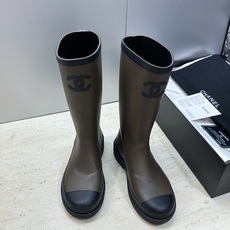 CHANEL 香奈儿春秋经典款时尚果冻色高筒女雨靴 小香双C字母logo厚底圆头低跟一脚蹬拼色机车骑士长靴 材质:鞋 CHANEL 香奈儿春秋经典款时尚果冻色高筒女雨靴 小香双C字母logo厚底圆头低跟一脚蹬拼色机车骑士长靴 材质:鞋