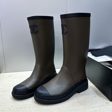 CHANEL 香奈儿春秋经典款时尚果冻色高筒女雨靴 小香双C字母logo厚底圆头低跟一脚蹬拼色机车骑士长靴 材质:鞋 CHANEL 香奈儿春秋经典款时尚果冻色高筒女雨靴 小香双C字母logo厚底圆头低跟一脚蹬拼色机车骑士长靴 材质:鞋